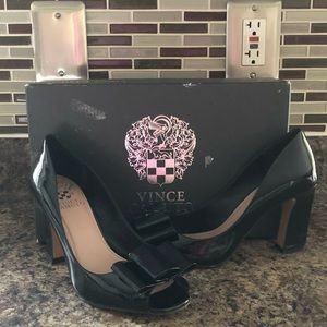 Size 5.5 Vince Camuto black patent pumps